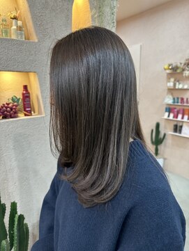 トリコ アヴェダ ららテラス北綾瀬(tricot AVEDA) ミディアムレイヤー/レイヤー/オリーブ/オリーブグレージュ