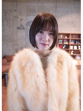 シカ(sica) 透明感のあるアッシュベージュにボブ