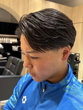 レボ 片町店(Revo) テーパーフェード×センターパート!