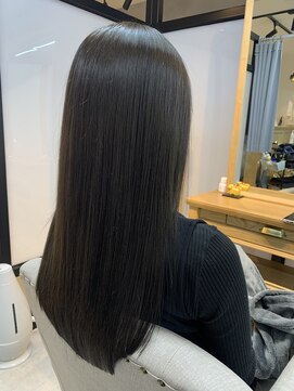 イーラ(era) 《era》ダークグレージュ　艶ツヤストレート　　みわ