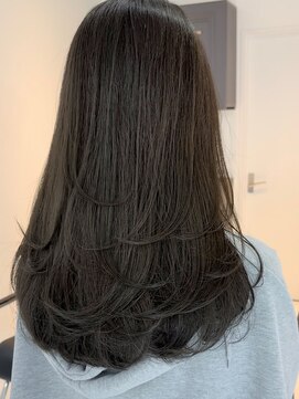 ヨロ 小岩(YOLO) レイヤーカットハイライトショートヘアイルミナカラーオージュア