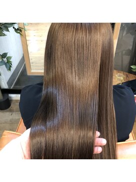 エルムトウキョウ(ELM Tokyo) 髪質改善トリートメントで透明感ツヤ髪