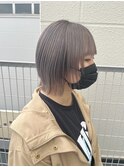 シルバーカラーと切りっぱなしボブ