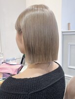 ヒビヲ(HIBIO)&nbsp;タッセルボブダブルカラー切りっぱなしボブ外ハネボブ顔周り30代