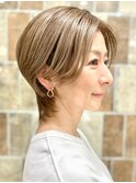 50代前髪なしセンターパート大人のウルフショートヘア