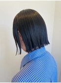 パラパラ切りっぱなしボブ×深みブルージュカラー