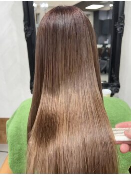 FLEAR一押しの”美革ストレート”で根元からふんわり柔らかく自然なストレートを実現☆