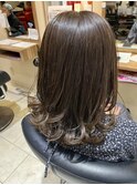 オリーブベージュ