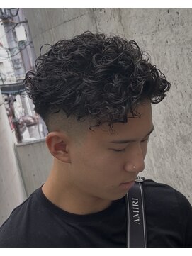 イーラ アメ村店(era) サーフバック　ツイストスパイラル眉カットメンズパーマ