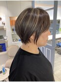 ハイライト小顔前下がりショート乾かすだけでまとまる髪型赤羽