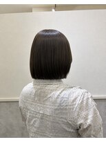 ロッカ(ROCCA) ダークブルー切りっぱなしボブ×ダークグレージュ