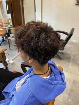 ウェンブリー 刈り上げハイライトパーマ