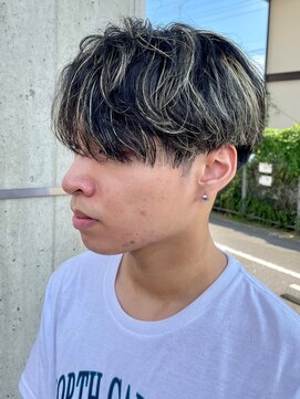 ヒュイル バイ ニアウ(Hwyl by Niau) メンズマッシュパーマニュアンスパーマハイライトツーブロック