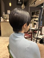 インス(ensue)&nbsp;20代30代透明感暗髪アッシュブルーグレージュ丸みショート