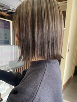 ルシードスタイルアイフラット(LUCIDO STYLE I-FLAT)&nbsp;白髪ぼかし×アンブレラカラー×外ハネボブ