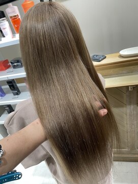 トゥルークリエイション 新越谷(True Creation) 艶々ミルクティーベージュ