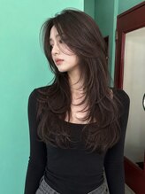 モルト 麻生(molt)&nbsp;ワンホンハイレイヤーカット　韓国ヘア　バタフライカット
