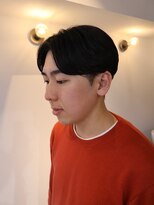 シーンバイラッド ヘルム(SCENE by RAD helm)&nbsp;センターパートの爽やかツーブロックビジネスヘアメンズカット