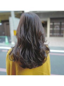 マウロア(MAULOA) “ブルージュ 外国人風カラーとゆる巻きロング” 浅田 昌宏