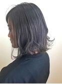 アッシュグレージュ・やわらか前下がりボブ
