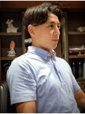 センターパートサイドグラデーションスリークショートフェード