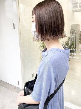 エマ 谷山店(EMMA) ベージュカラー　切りっぱなしボブ　外ハネ　ラベンダー　グレー