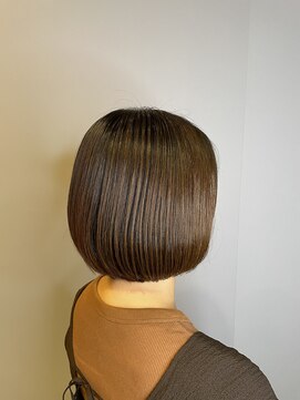 ブロッサム 東久留米店(Blossom) うるツヤ丸みボブウルフワンカール小顔補正立体カット