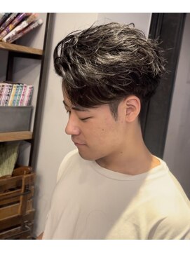 クオンヒール(QUON HEAL) 七三センターパートフェザーパーマニュアンスパーマｎ