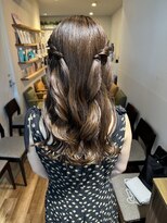 結婚式お呼ばれヘアハーフアップハーフツイン
