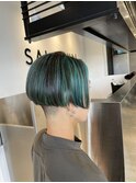 前下がりボブ＆グリーンハイライト