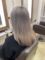 コワファースト 大分(COIFF1RST) ホワイトベージュ