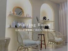 シーテ(Ciete)の雰囲気（店内入ってすぐ、ホワイトを基調とした明るい待合ブース♪）