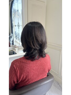 サロンドウィズ 本店 本八幡(Salon de With) 自然な動きで抜け感を演出。上品なレイヤースタイル