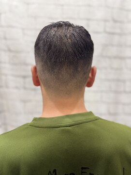 グレイスフル バーバープラチナム 六本木店(Graceful Barber platinum) ビジネスマンにおすすめフェードスタイル!
