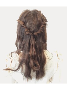 レポヘアー(Repos hair) 簡単ねじりアレンジ