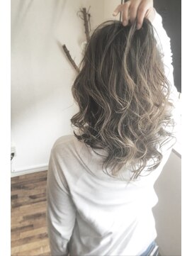 トーク 伊丹本店(TAL'KE) ブルージュハイライト