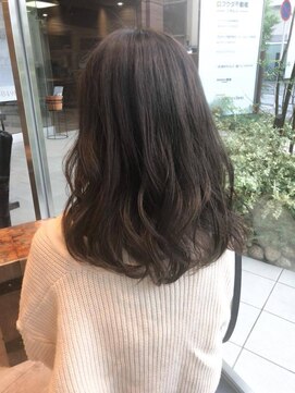 ヘアメイク シュシュ(Hair make chou chou) 肩下ミディアム×ハイライトアッシュ【chou-chou 北林夏実】