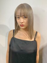ホワイトカラー　ホワイトブロンド　ミルクティーベージュ　ボブ