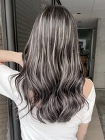 サイン 表参道(SIGN)&nbsp;グレージュハイライトレイヤーカットインナーカラーベージュ