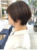 大人ショート/脱白髪染めハイライト/前髪あり耳かけ30代40代50代
