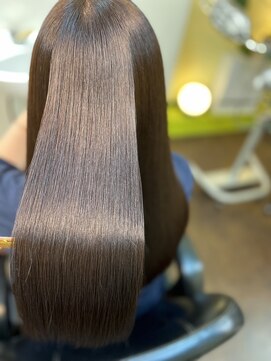 エムスリーディーミュゼステージ(M3D) ピコカラー艶髪スマートトリートメントストレート仕上げ。