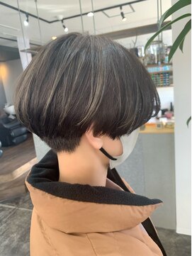 コポル(Copol) 刈り上げ大人ショート×春カラー×白髪ぼかしハイライト