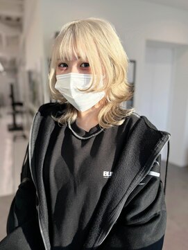 ギグスダブル 栄店(gigs double) ミディアムレイヤー/ウルフ/ブリーチカラー/ホワイトベージュ