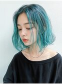 水色カラー/前髪なし/ゆる巻きワンレンボブ/ハイトーン