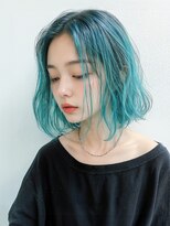 アトリア 横浜(Atria)&nbsp;水色カラー/前髪なし/ゆる巻きワンレンボブ/ハイトーン