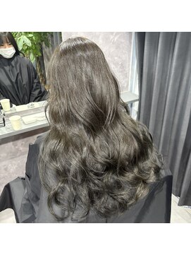 オリーブグレージュ