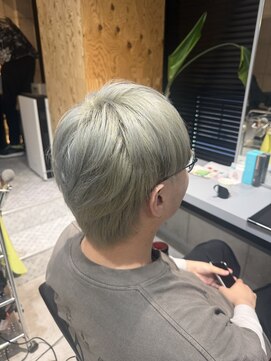 ネウィ 池袋(newi) シルバーアッシュ