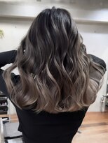 サイン 表参道(SIGN)&nbsp;バレイヤージュハイライトグラデーションカラーベージュカラー