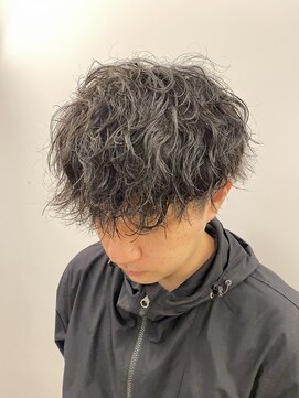 バチカ(BATICA) 王道ツイストスパイラルパーマ 前下がり刈り上げマッシュ