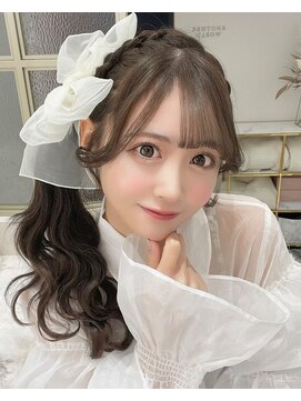 ランド 原宿表参道(LAND) 編み込みサイドポニーヘアアレンジ前髪が可愛いベージュカラー